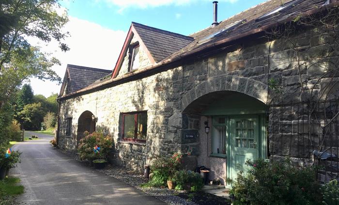 Snowdonia holiday cottage with woodburner